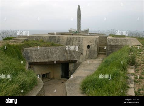 Deutsche Bunker und uns Ranger Memorial am Pointe du Hoc Normandie Frankreich Stockfotografie ...