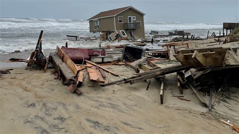 Outer Banks North Carolina beach houses collapse into Atlantic ocean