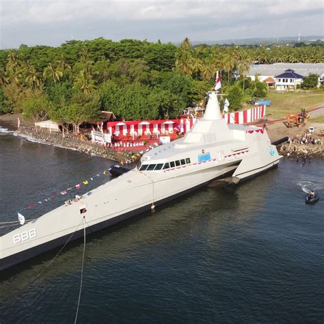 KRI Golok Mirip Kapal Perang AS USS Independence, Siapa Lebih Canggih?