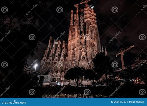 Night View of the La Sagrada Familia Cathedral. Impressive Cathedral ...