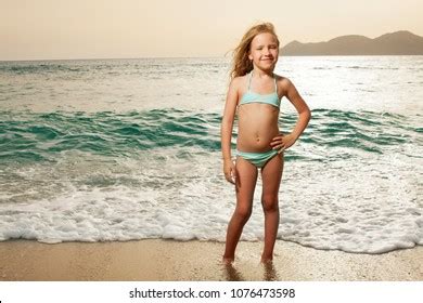 Bedürftig Überrascht Gefühl little girls models bikini Mischung Alphabetischer Reihenfolge Melone