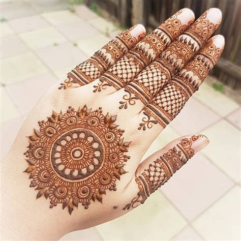 Gol Tikki Round Mehndi Design Back Hand - magicheft