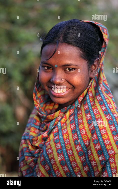 Cute smiling girl in Bangladesh Asia Stock Photo - Alamy