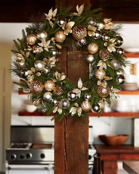 White And Gold Christmas Wreath – HomeDecorish