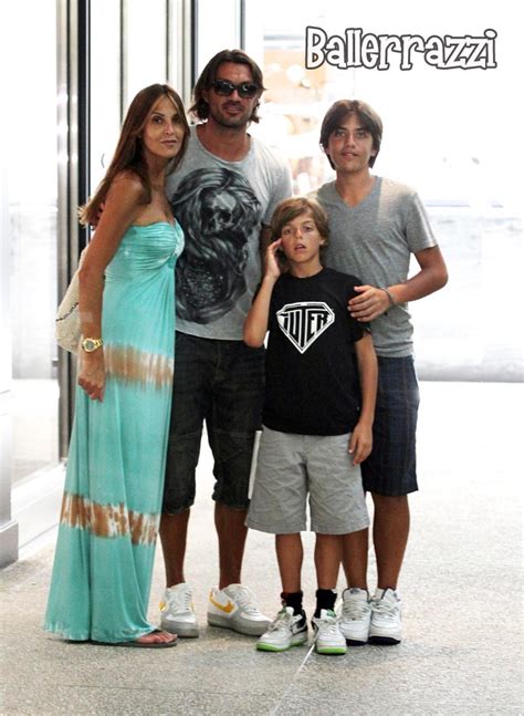 Paolo Maldini Fan Page: Paolo Maldini and family in Miami (21.07.2011)