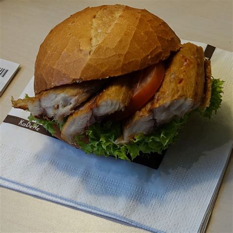 berlin | deutschland | fischbrötchen aus dem kadewe Chicken Burgers ...