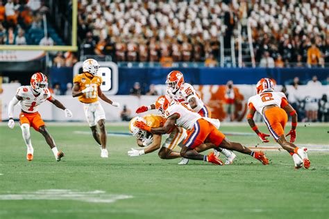 Clemson Falls 31-14 to Tennessee in 2022 Capital One Orange Bowl ...