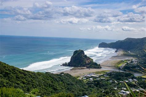 15 BEST Beaches in New Zealand (on the North Island)