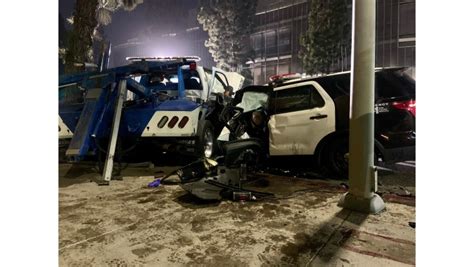 2 LAPD officers hurt, 1 critically, in crash in South L.A. – Daily News