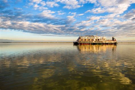 Cruising On The Brahmaputra River, Assam (India) | Far Horizon Tours India