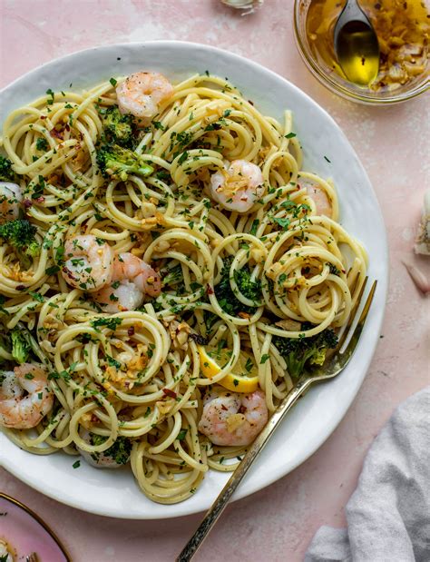 Garlic Sauce Pasta - Garlic Sauce Bucatini with Shirmp and Broccoli