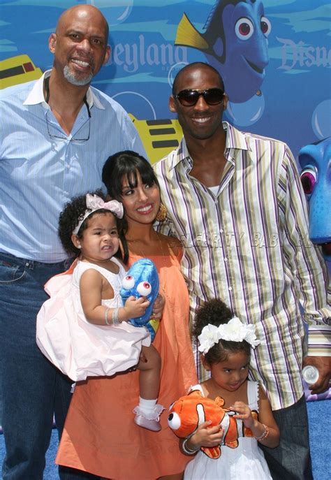 Kareem Abdul Jabbar with Kobe and Vanessa Bryant and their kids.jpg (4 ...