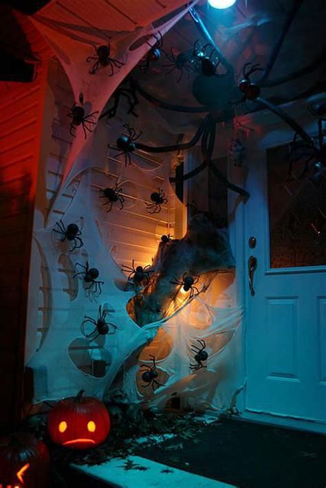 scary-outdoor-halloween-decoration