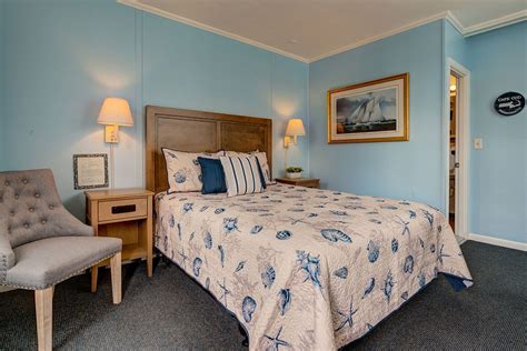 The Heights Hotel in Falmouth, Ma - Standard Rooms