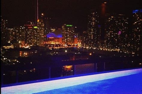 Rooftop Lounge at the Thompson Toronto: Toronto Nightlife Review ...