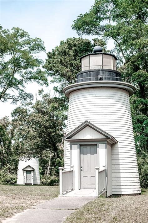 10 Best Cape Cod Lighthouses + How To Visit Them (2024) - New England Wanderlust