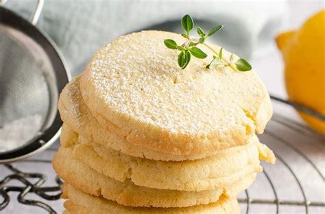 Lemon Butter Biscuits - Lost in Food