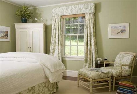 green walls | Light green rooms, Beautiful bedrooms, Green rooms