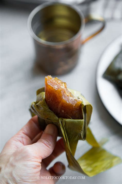 Lepat Ubi Kayu / Lemet /Ketimus Singkong (Steamed Cassava Cake)