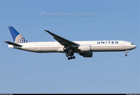 N2140U United Airlines Boeing 777-322ER Photo by JIAMING | ID 1454658 | Planespotters.net