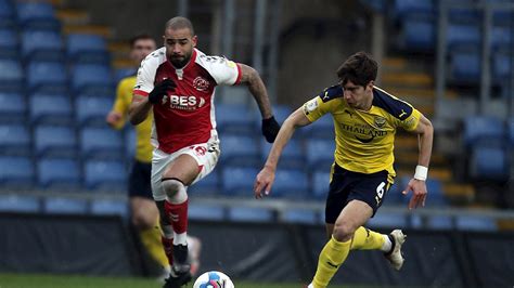 Report: Ten-man Town fall to defeat in Oxford - News - Fleetwood Town