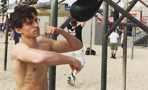 Tom Holland Workout Routine and Diet Plan | Tom holland, Tom holland ...