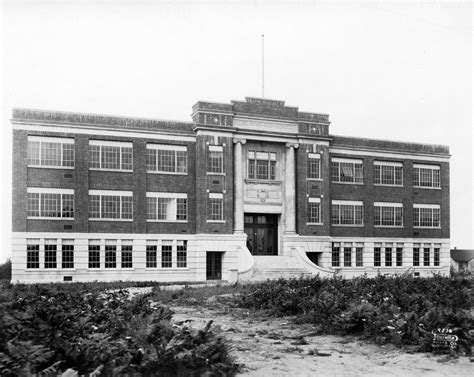 Exterior view of Lord Byng High School - City of Vancouver Archives