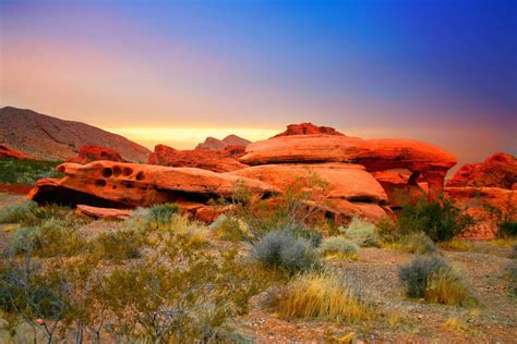 Rock Climbing in The Red Rock Canyon, Las Vegas - Traveldigg.com