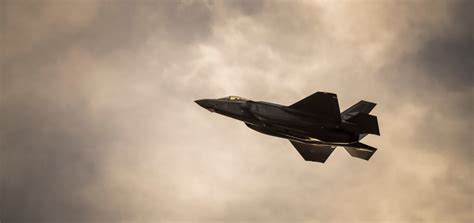 DVIDS - Images - F-35s over Luke AFB [Image 2 of 3]