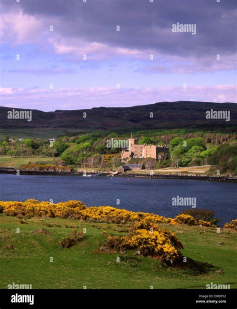 Dunvegan Castle, Isle of Skye Stock Photo - Alamy