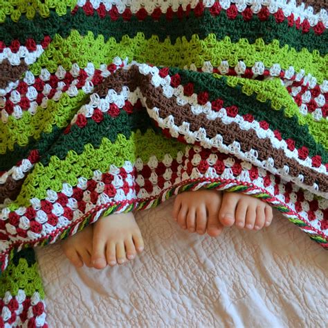 How to Crochet the Merry Grinchmas Blanket – While They Dream