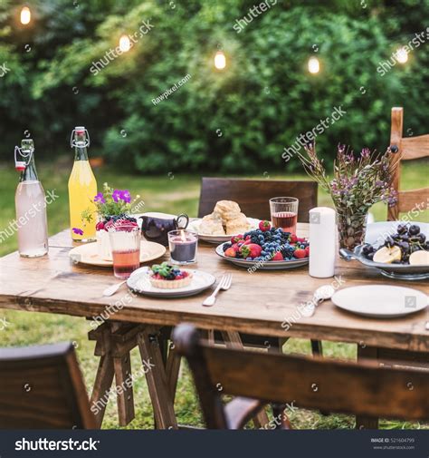 6,959 Brunch outside Images, Stock Photos & Vectors | Shutterstock