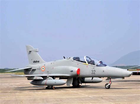 Indian Navy inducts advanced jet trainer 'Hawk 132' | Latest News India ...