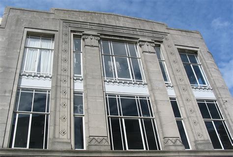 Fichier:Art Deco Burtons Jersey architecture.jpg — Wikipédia