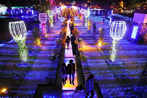 Winter lights a Dutch treat at Huis Ten Bosch theme park | The Asahi Shimbun: Breaking News ...