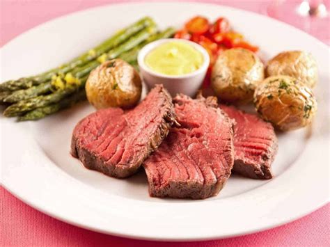 Chateaubriand Vs Filet Mignon: The Ideal Guide | Ramblersf.com