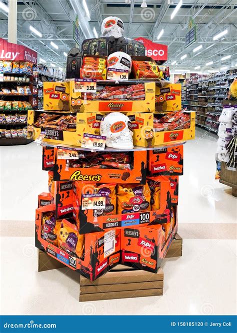 Halloween Candy Display Inside a Grocery Store Editorial Image - Image of spooky, reeses: 158185120