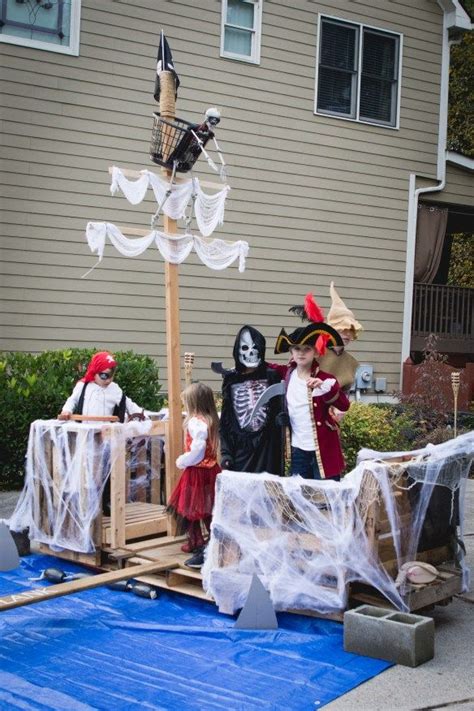 DIY Pirate Halloween Party Pallet Pirate Ship | Biscuits 'n Crazy | Pirate halloween party ...