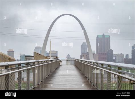 Saint Louis gateway arch and skyline, Missouri, US of America, cloudy ...