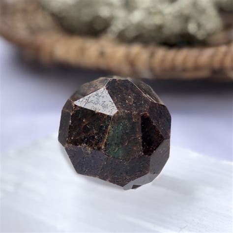 Garnet Crystal - Hexagonal Circle Shape - Sparkle Rock Pop