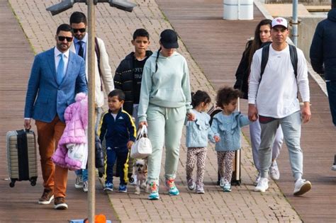 Cristiano Ronaldo & Family: Photos – Hollywood Life