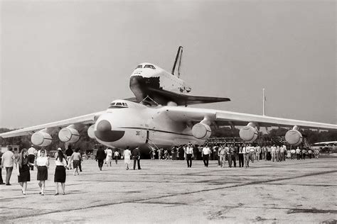 Largest Plane in the World : The Antonov An-225 Mriya - Weird ...