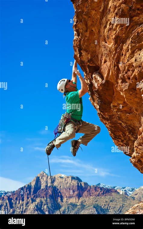 Overhanging Cliff Stock Photos & Overhanging Cliff Stock Images - Alamy