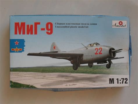 A MODEL 1/72 72006 MiG-9 Model Kit