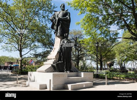 Giovanni da Verrazzano Statue, Battery Park, NYC, USA Stock Photo - Alamy