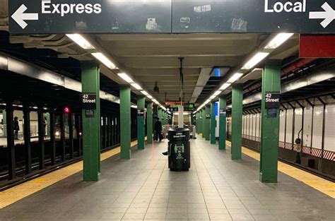 These 10 Poignant Photos Show Just How Empty NYC Subway Stations Are ...