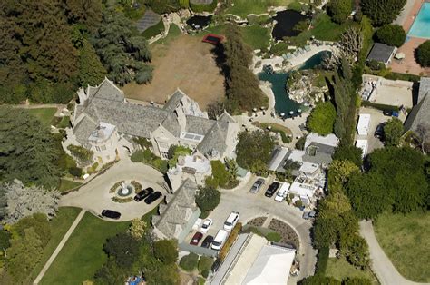 Top 5 Most Outrageously Expensive Celebrity Mansions | Trend Police