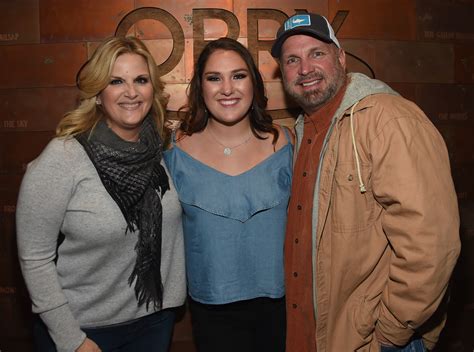 Trisha Yearwood ‘Didn’t Know What to Do With’ Garth Brooks’ 3 Daughters ...