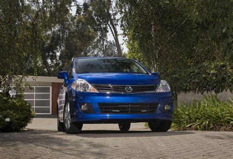 Nissan Versa Hatchback Enters 2012MY with Equipment Refinements | Carscoops