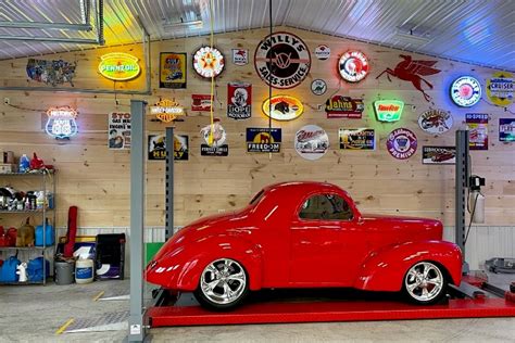 Vintage Garage Signs - Antique Automotive Signs, Gas Pumps, Neon Clocks and Retro Memorabilia